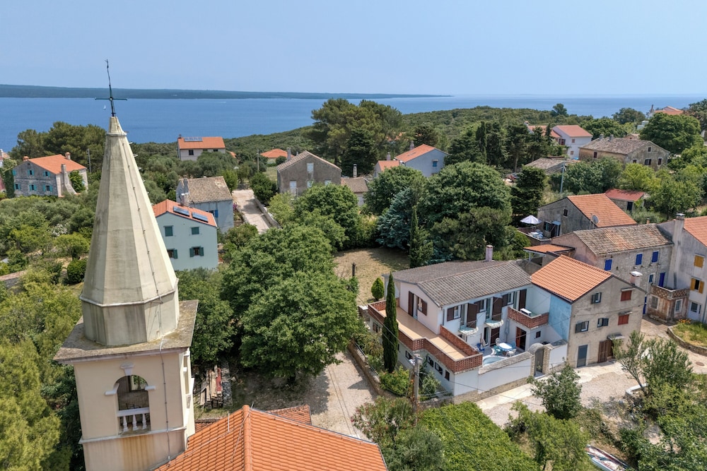 Captain's House Sv. Jakov Happy Rentals — 4-Star Luxury Hotel in Mali Losinj, Croatia