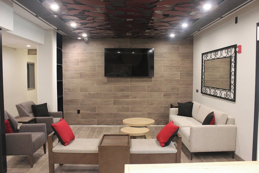 Candlewood Suites Fayetteville University of Arkansas by IHG - photo 39