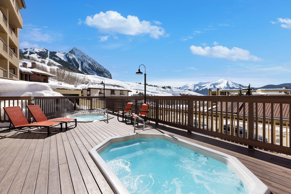 Elevation Hotel & Spa - photo 41