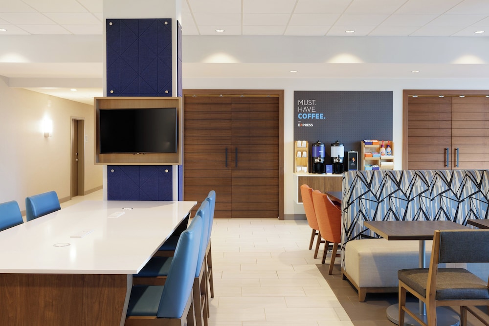 Holiday Inn Express & Suites Charlotte Airport Area by IHG - photo 28