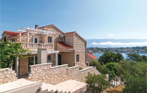 Two Bedroom Apartment Selca With Sea View 04 — 4-Star Luxury Hotel in Selca, Croatia