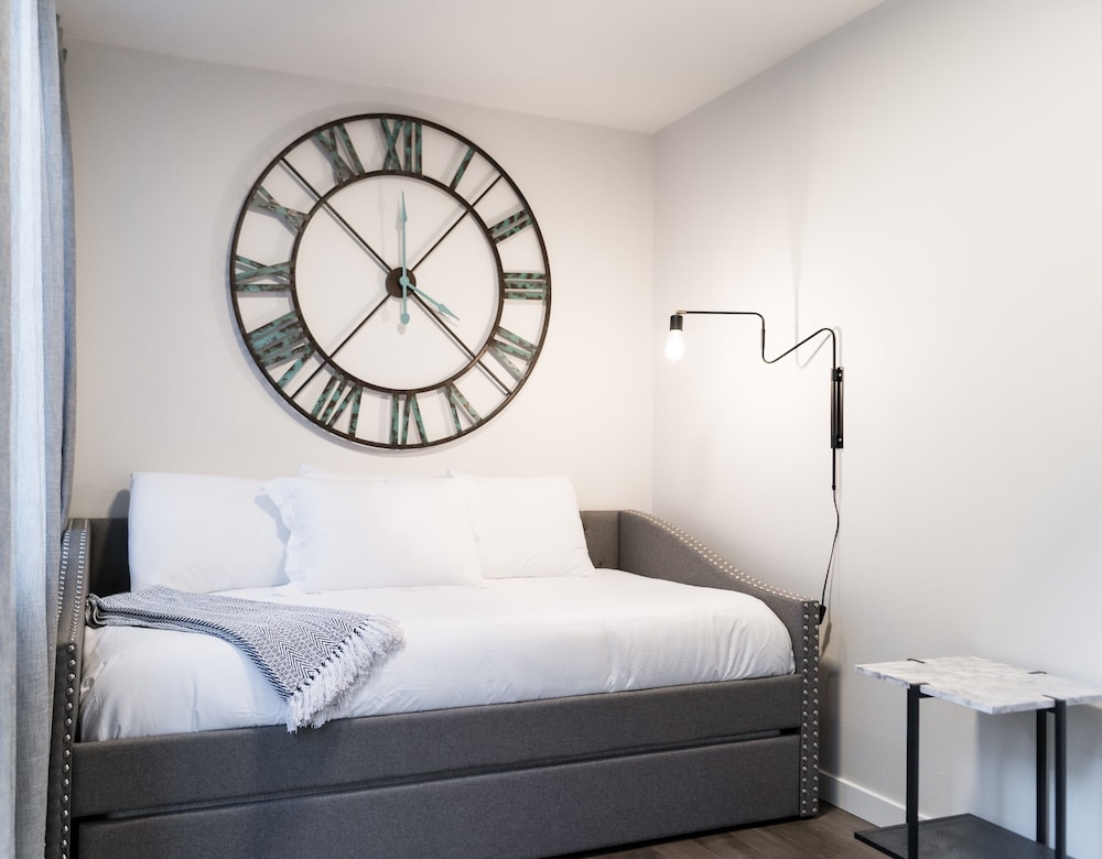 Sky Mark Lux 1 Modern Elegance In Downtown Seattle - photo 4