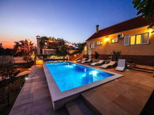 MY DALMATIA Villa Sucic with private pool and mountain view — 4-Star Luxury Hotel in Obrovac, Croatia