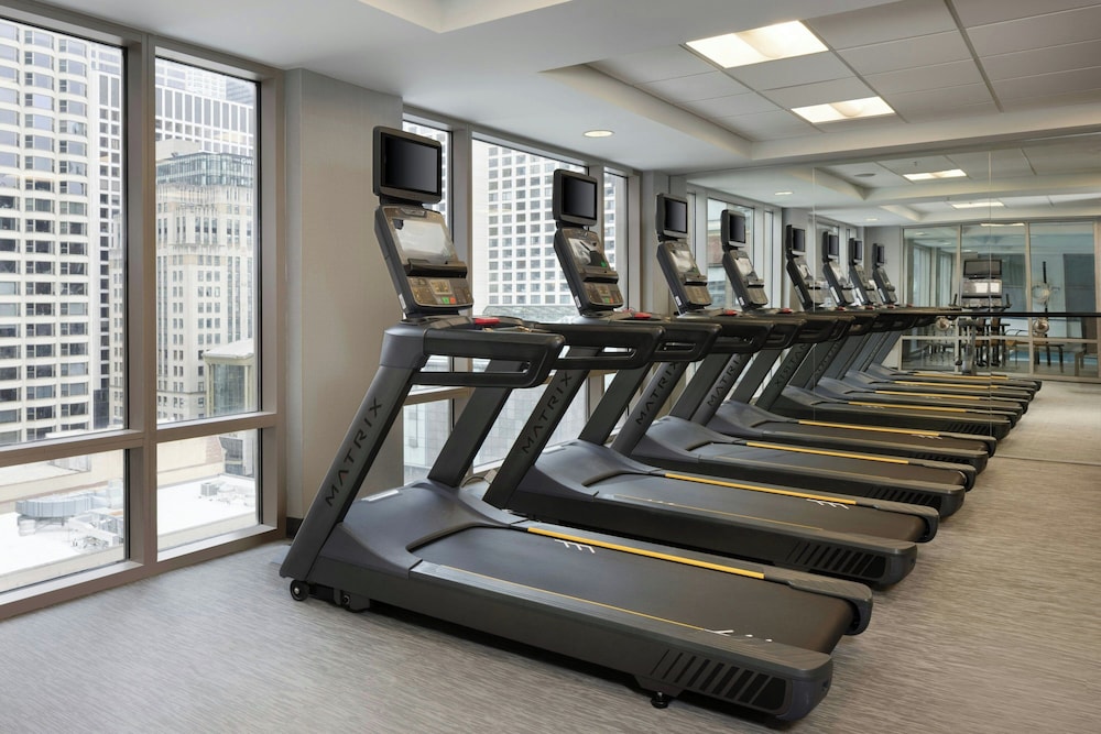 Courtyard by Marriott Chicago Magnificent Mile - photo 33
