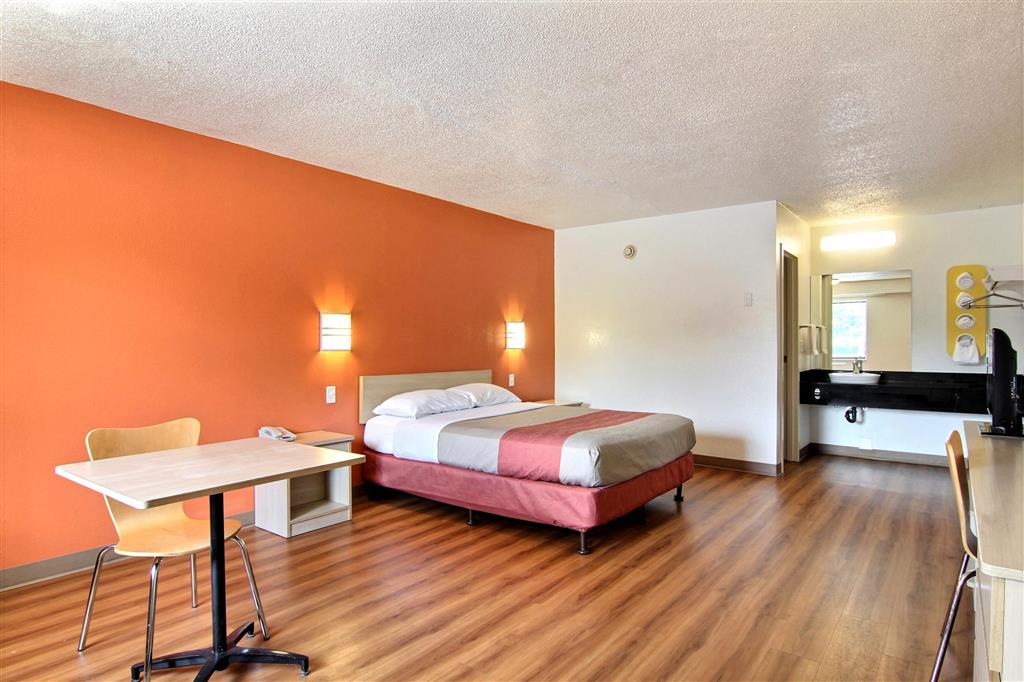 Motel 6 Middleburg Heights OH Cleveland - photo 16