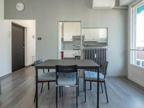 I Host Apartment Omero 17 — 4-Star Luxury Hotel in Milan, Italy