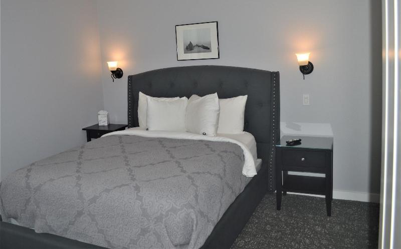 Starfish Manor Oceanfront Hotel - photo 13