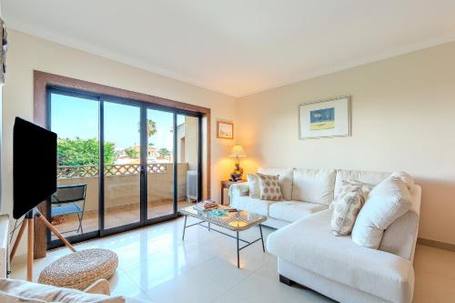 Entre o Vale e o Mar Vale Parra — 4-Star Luxury Hotel in Guia, Portugal