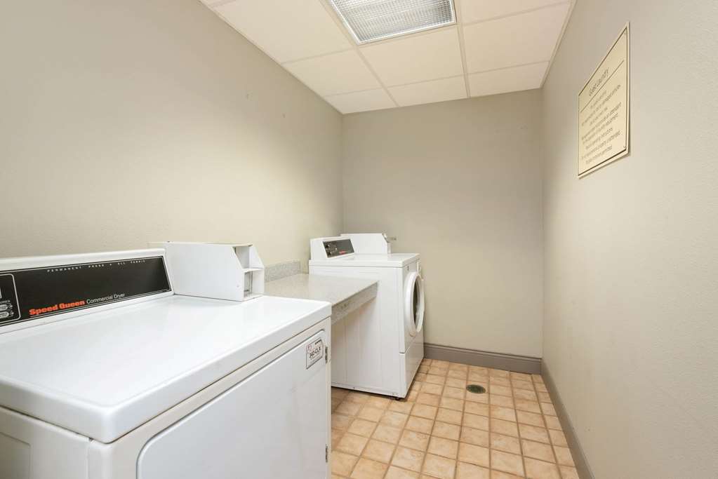 La Quinta Inn & Suites by Wyndham Cleveland Macedonia - photo 56