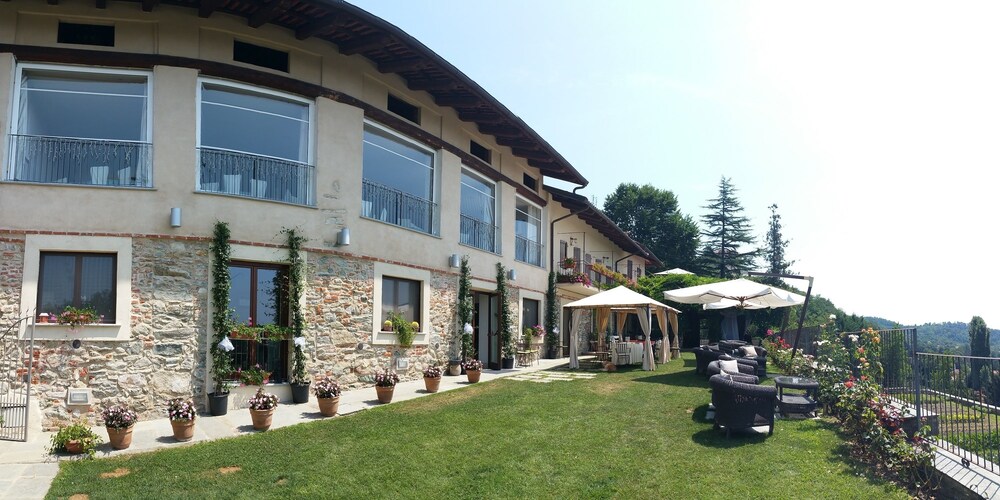 Tenuta Variselle - carbon neutral hotel in Roppolo