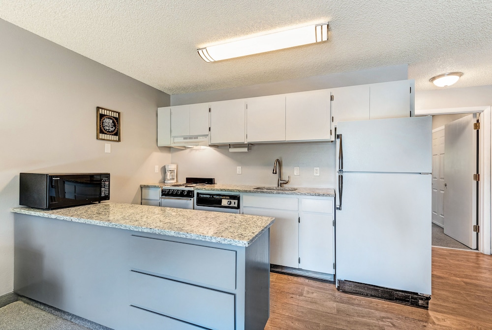 Bend Riverside Inn & Suites - photo 164