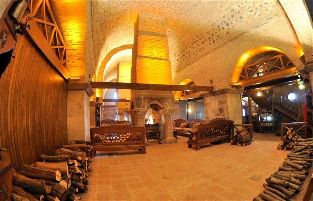 Issz Han Tarihi Butik Otel — Karacabey