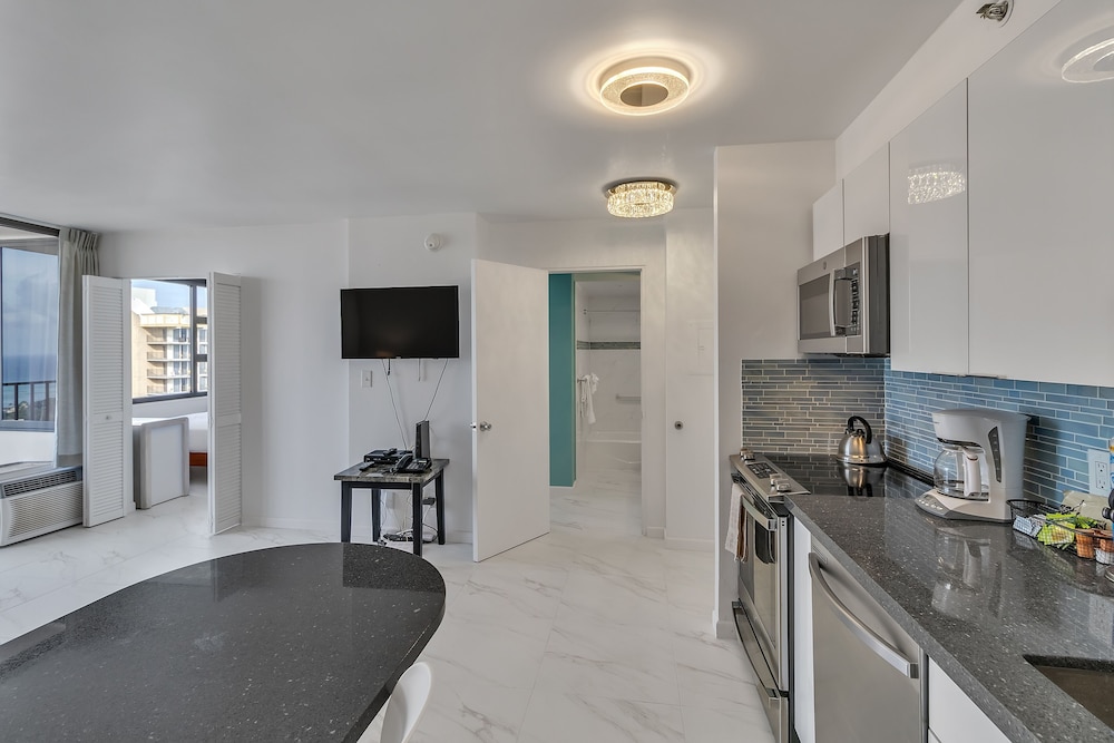 Waikiki Banyan Condo Located One Block From Waikiki Beach by Koko Resort Vacation Rentals - photo 64