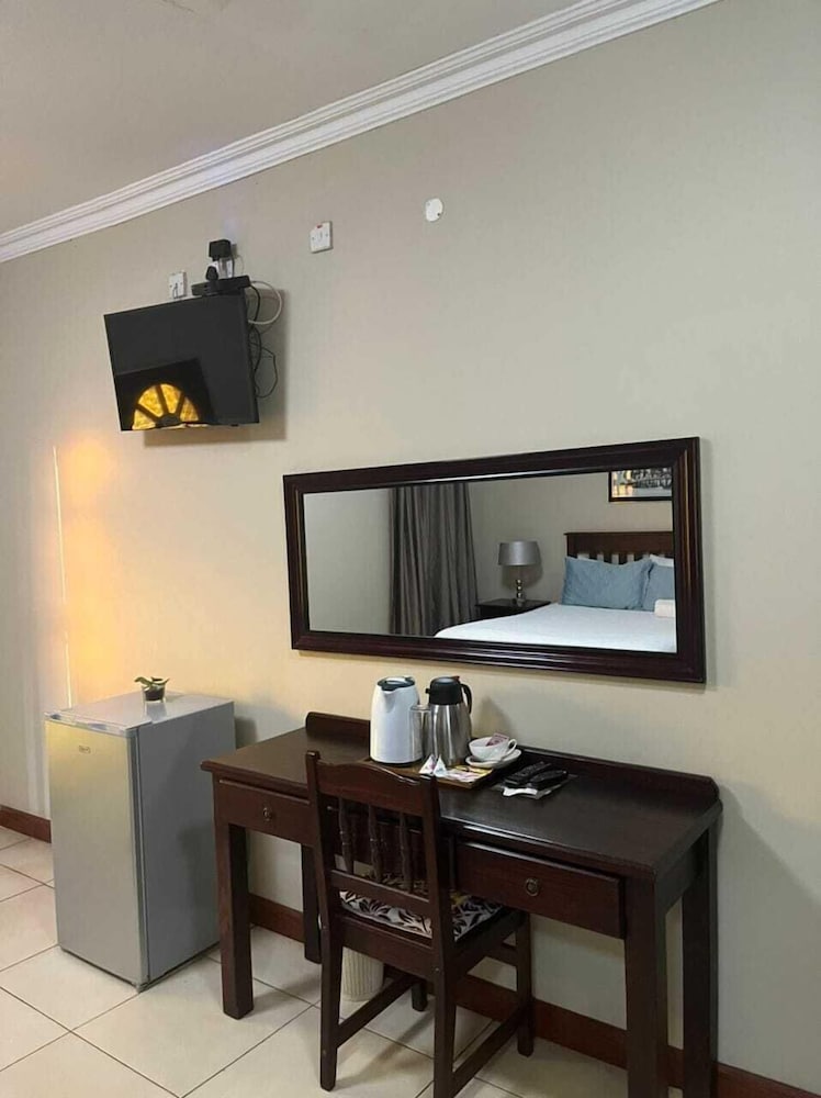 Ikhutse Guest House — Kanye — photo 3