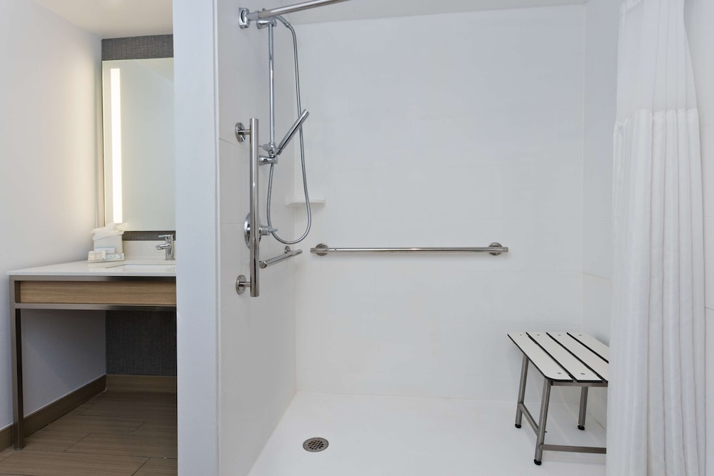 Hilton Garden Inn Birmingham Lakeshore Drive - photo 19