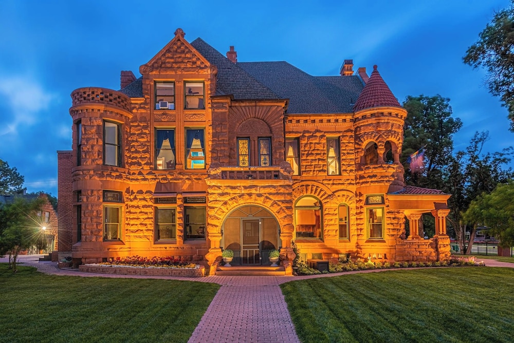 Orman Mansion Pueblo's Most Luxurious Stay - photo 27
