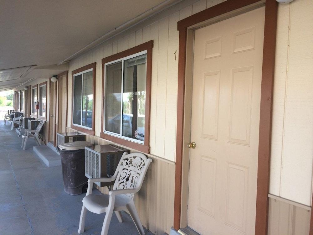 Crimson Hills Motel - photo 7