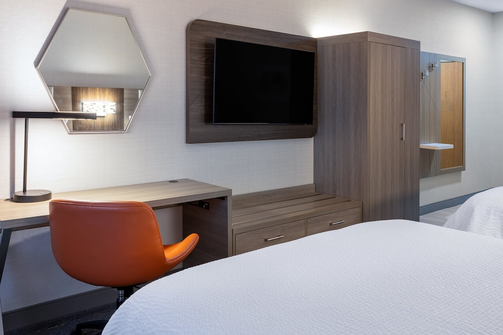Holiday Inn Express & Suites Center Township by IHG - photo 10