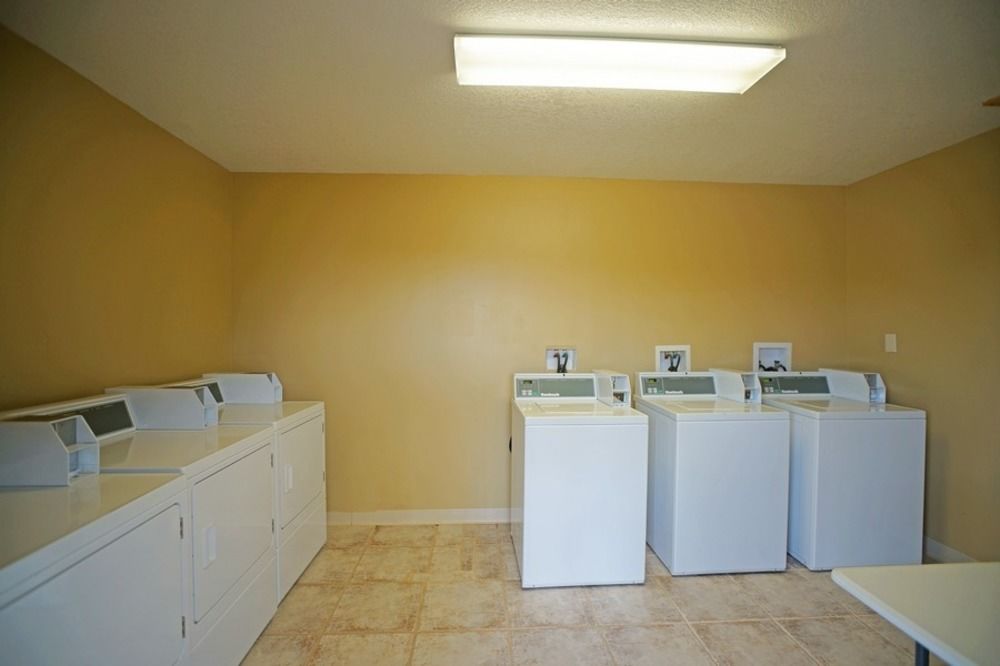 Eagle Inn & Suites - photo 13