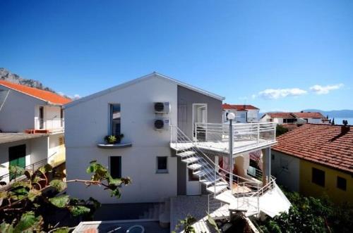 Apartments Vesela — 4-Star Luxury Hotel in Gradac, Croatia