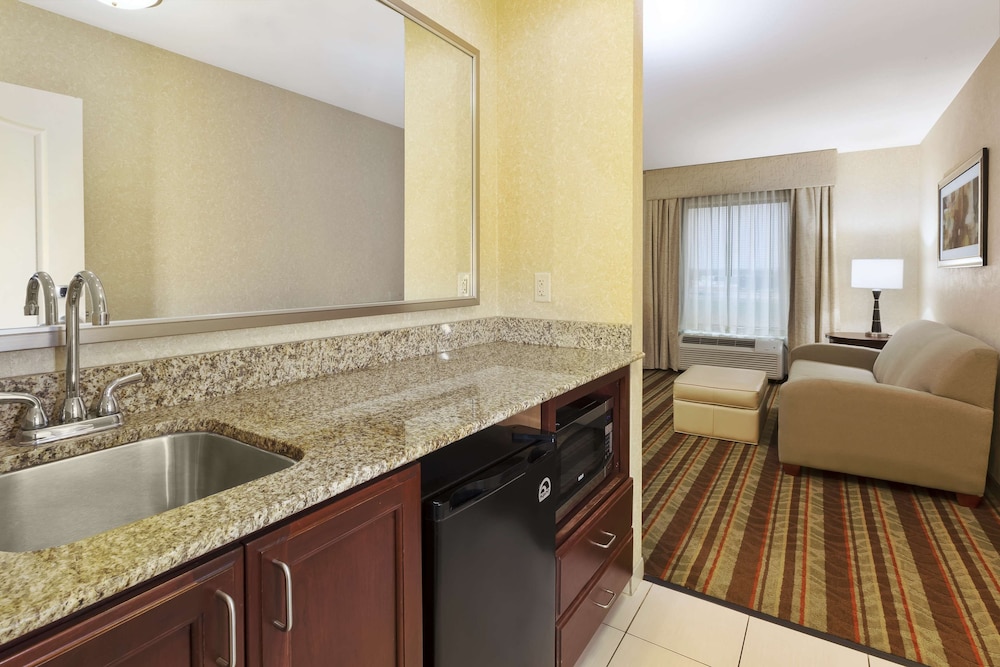Hampton Inn Detroit Southgate - photo 22