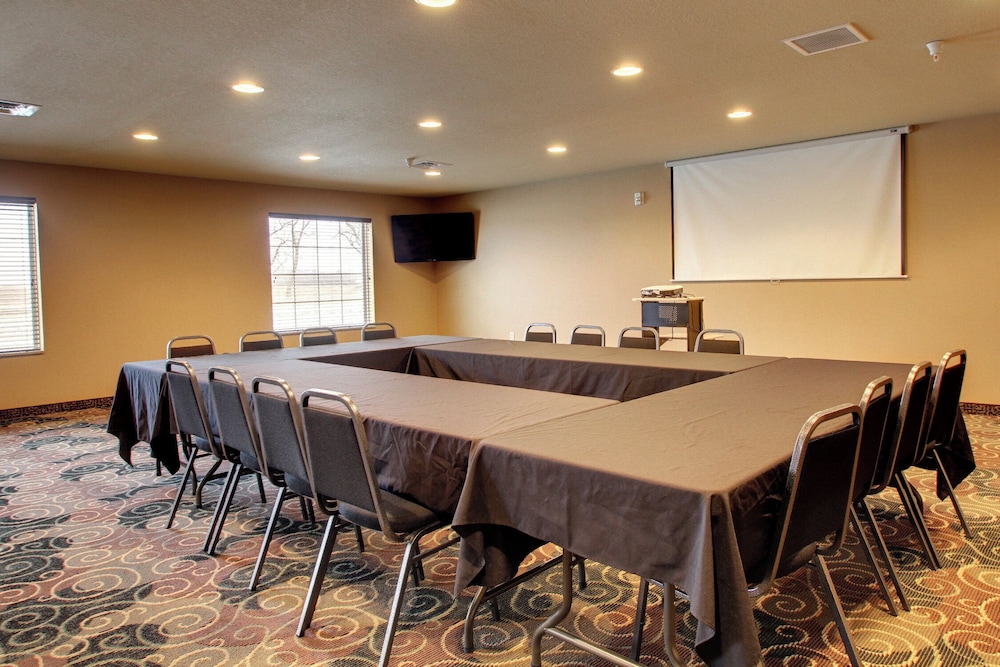 Cobblestone Hotel & Suites Broken Bow - photo 68