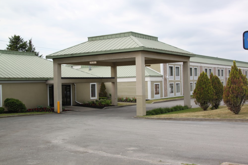 Clarion Inn & Suites Cortland University Area - photo 24