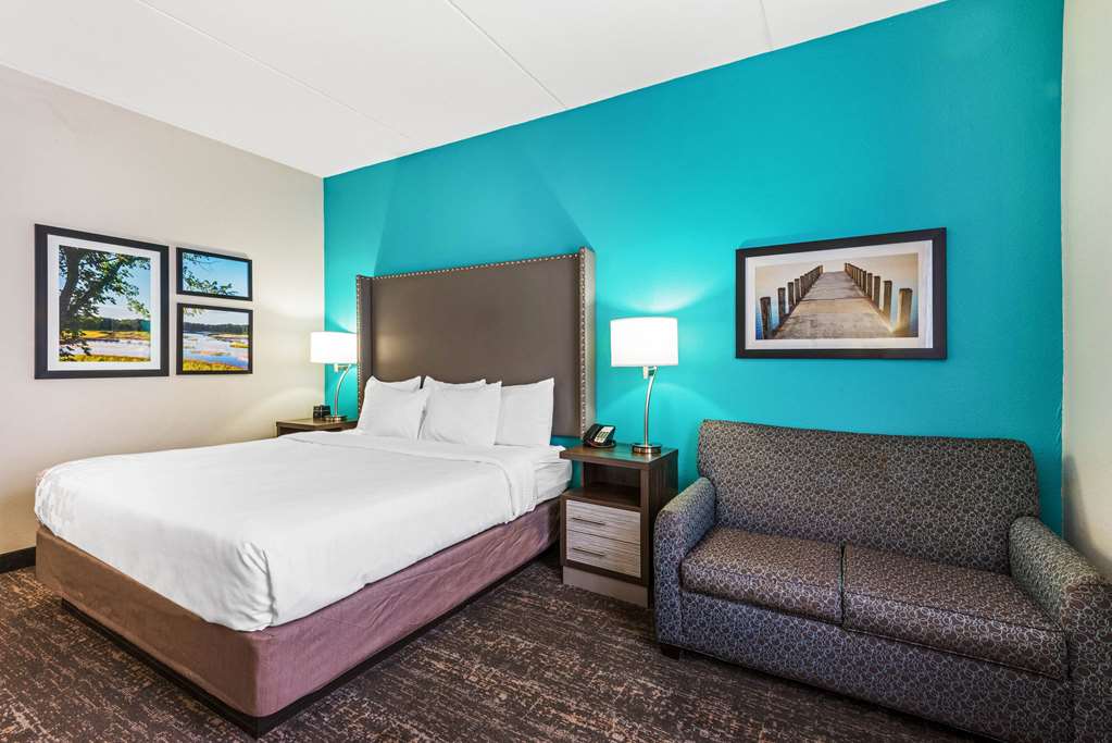 La Quinta Inn & Suites by Wyndham Jamestown - photo 18