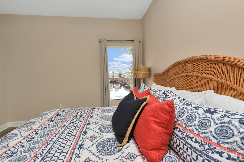 Waterside Village Condo 203 by Pristine Properties Vacation Rentals — 4-Star Luxury Hotel in Mexico Beach, United States