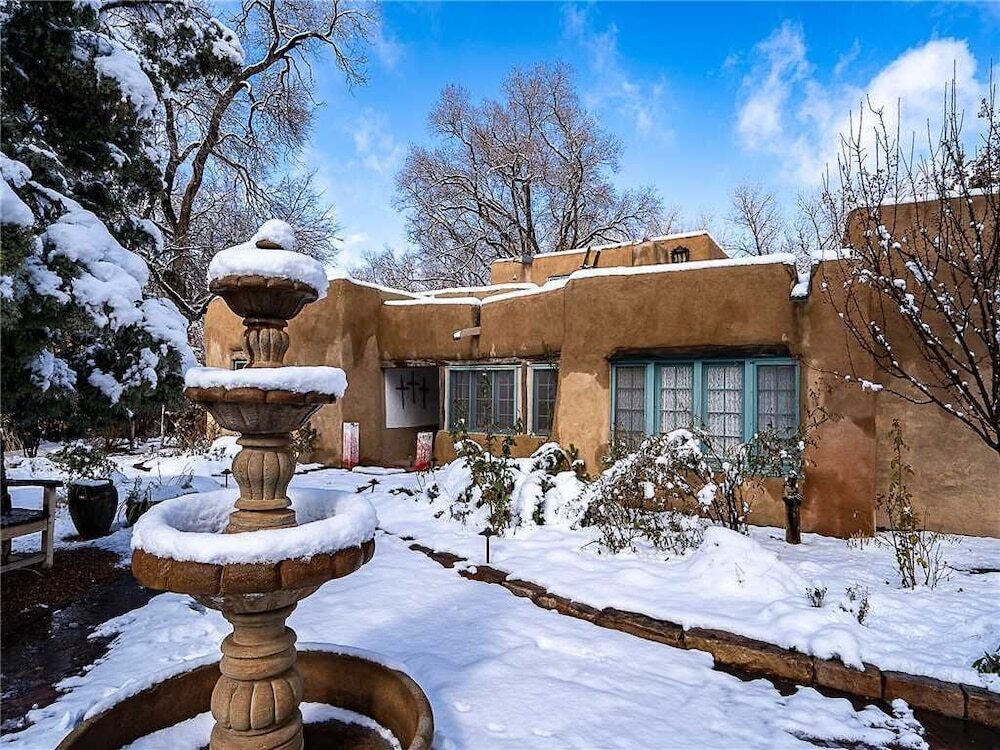 Historic Garden Retreat by Kokopelli Property Management — 4-Star Luxury Hotel in Santa Fe, United States