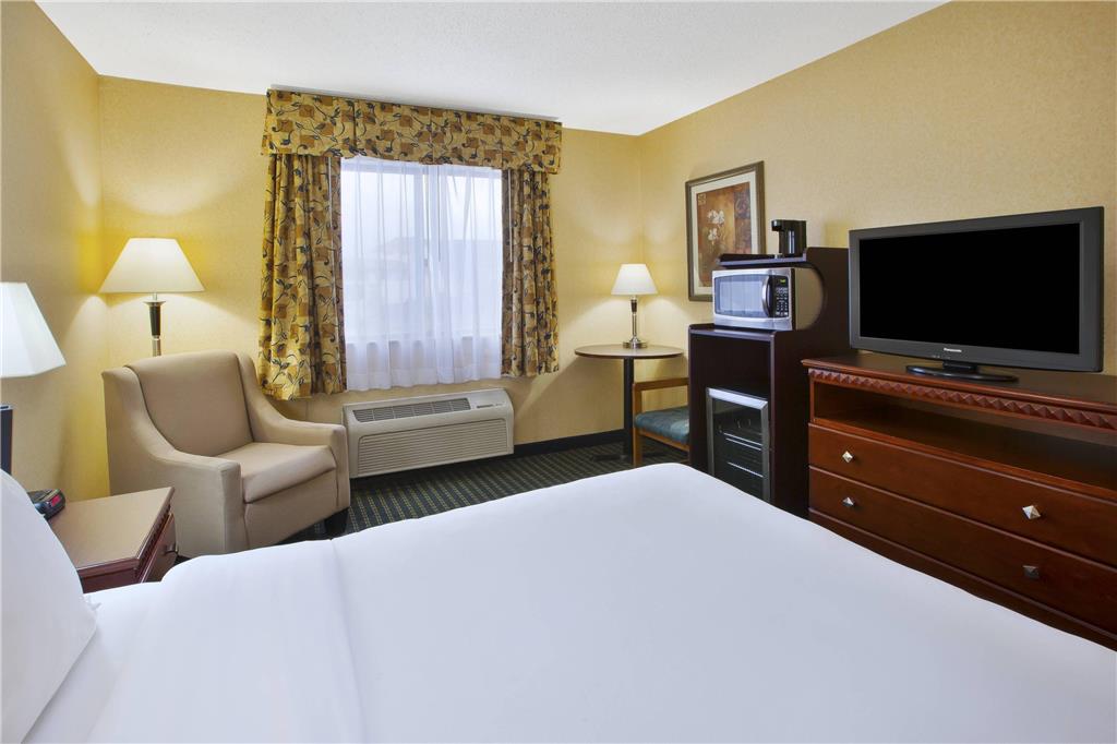 Quality Inn Marshall near I 69 - photo 6