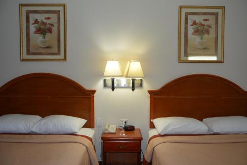 Super 8 by Wyndham Salina - photo 2