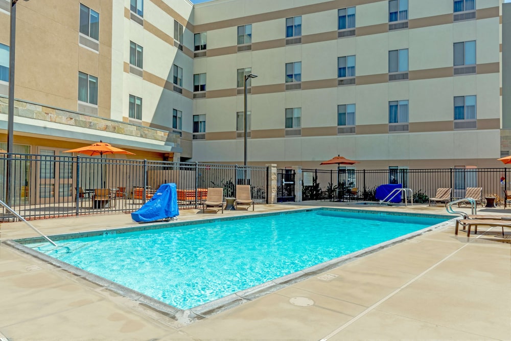 Hampton Inn & Suites Riverside Corona East - photo 18