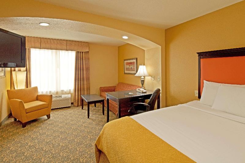 La Quinta Inn & Suites by Wyndham Mobile Tillman's Corner - photo 22