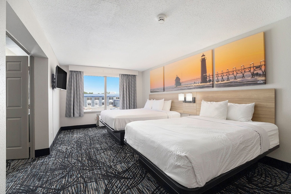 Days Inn & Suites by Wyndham Muskegon - photo 6