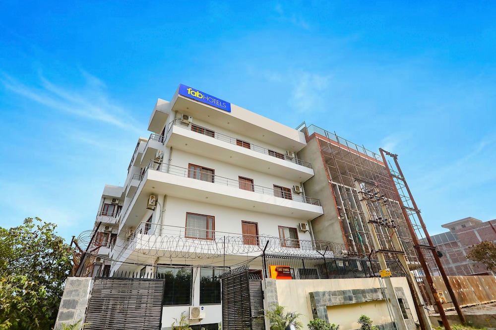 Fabhotel The Avasa — Noida — photo 2