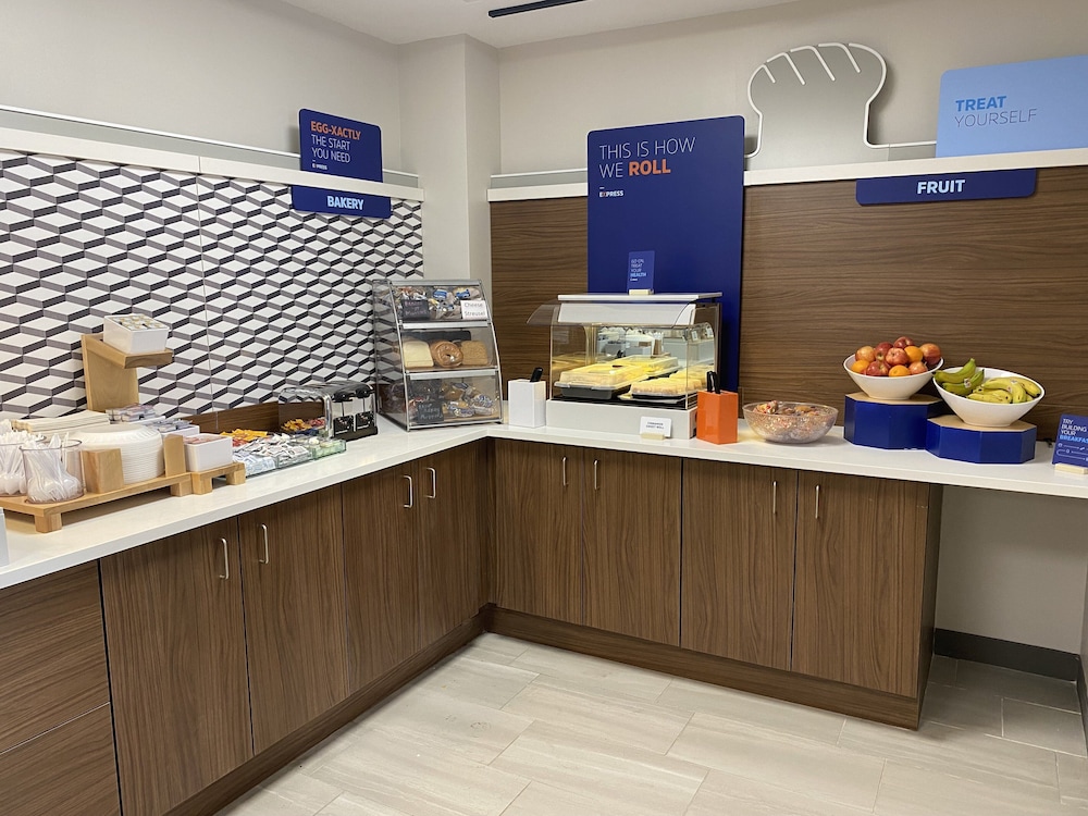 Holiday Inn Express Hotel & Suites Plymouth by IHG - photo 53