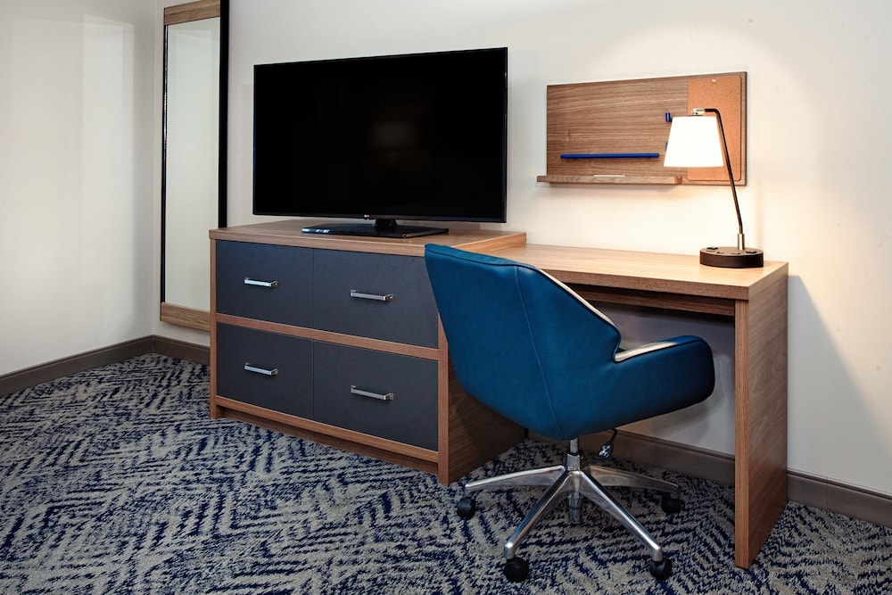 Candlewood Suites Detroit Sterling Heights by IHG - photo 13