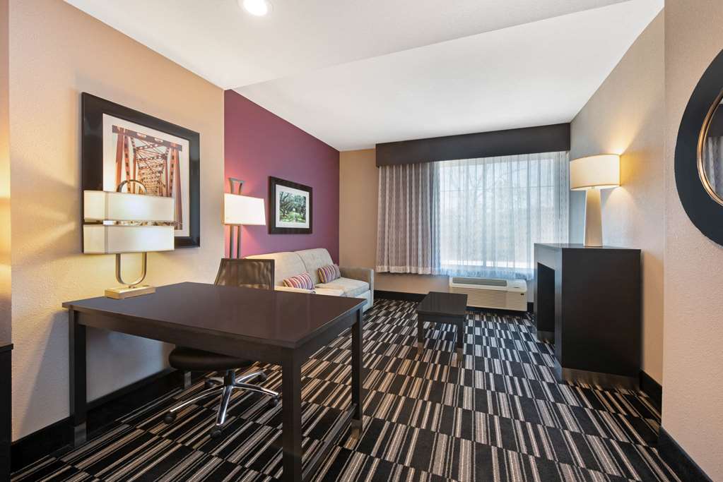 La Quinta Inn & Suites by Wyndham West Monroe - photo 23