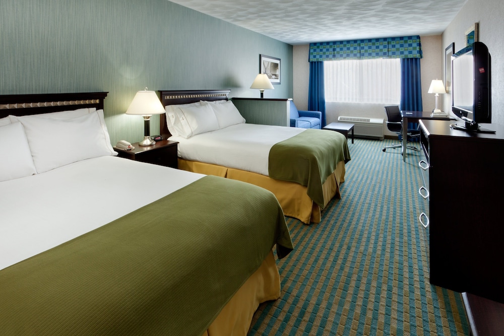 Holiday Inn Express and Suites by IHG - photo 11