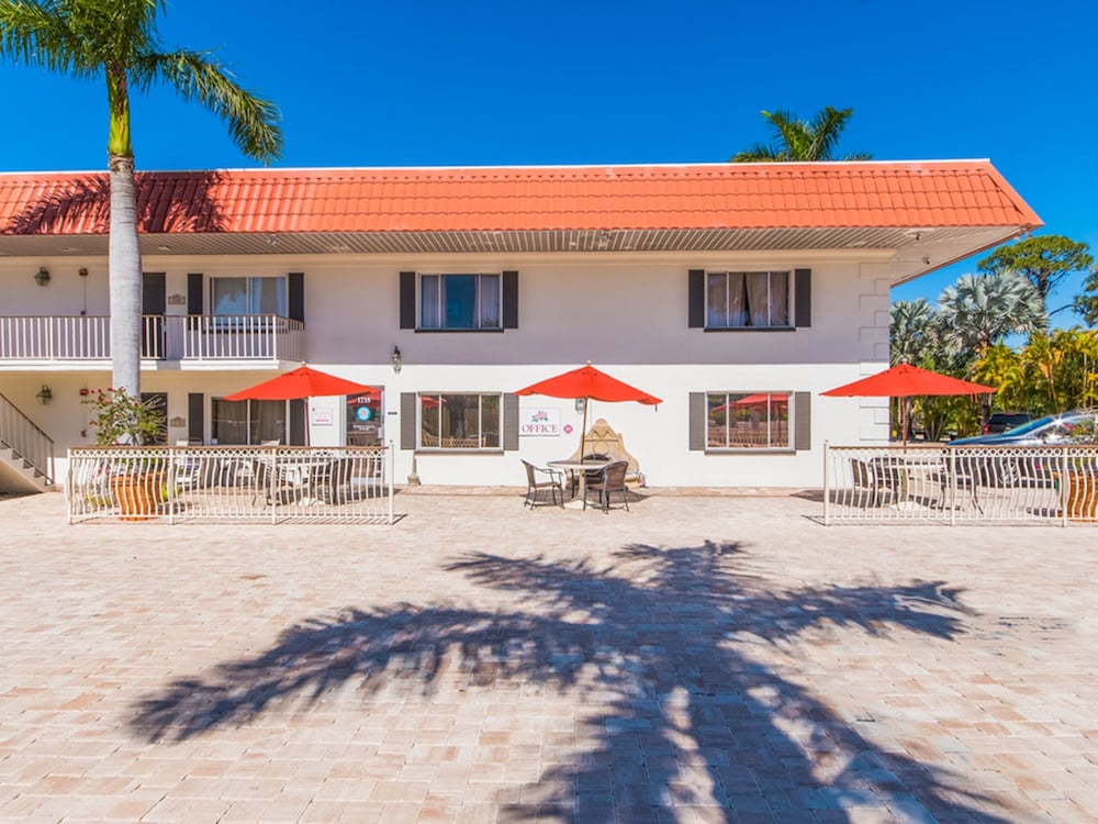 Hibiscus Suites Gateway to Siesta Key - photo 29