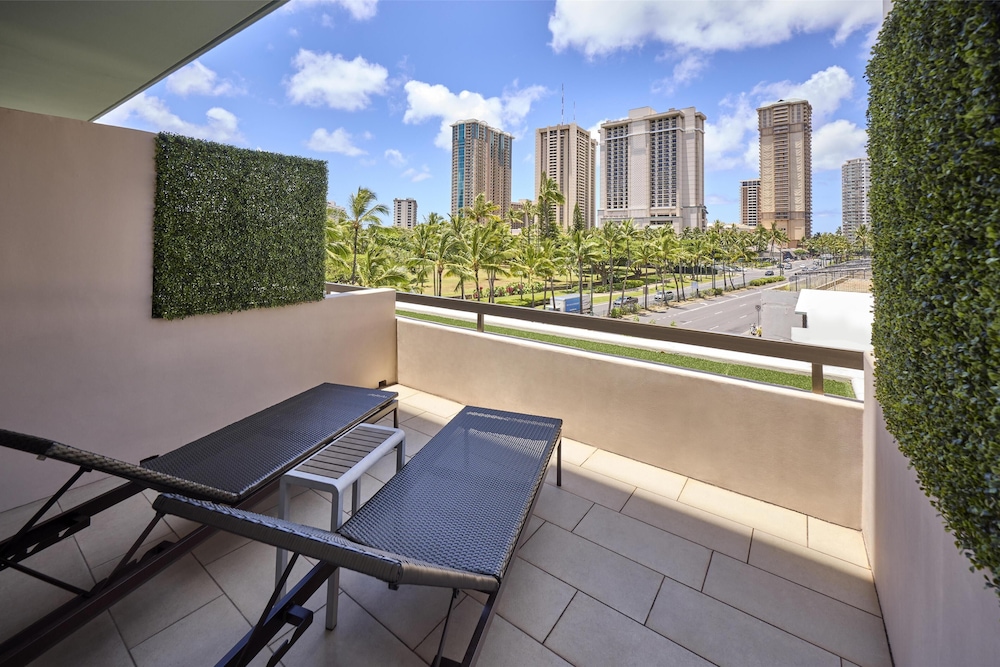 DoubleTree by Hilton Hotel Alana Waikiki Beach - photo 42