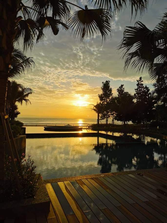 Timurbay by Dfamilia ground floor suite with easy access to the pool and beach — 5-Star Luxury Hotel in Kuantan, Malaysia