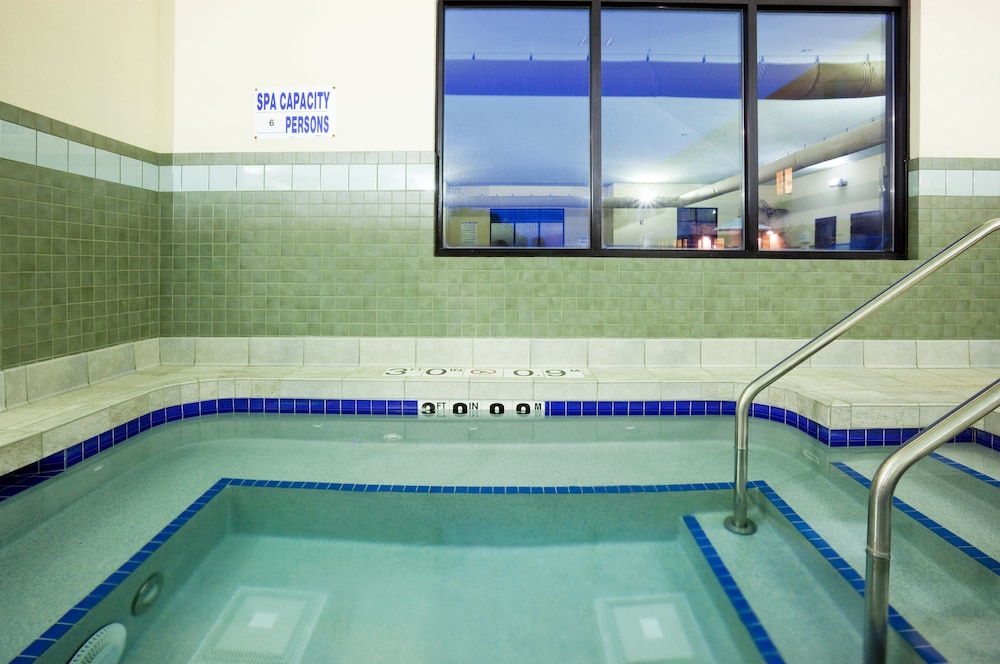Holiday Inn Express Hotel & Suites Madison Verona by IHG - photo 35