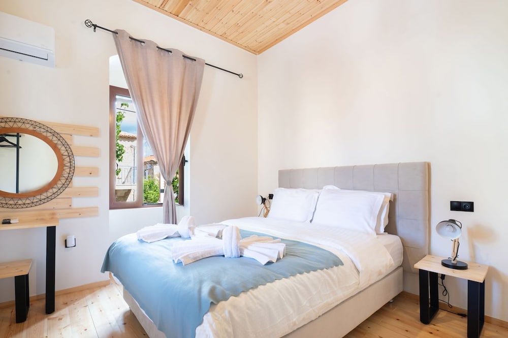 Mani view luxury house — 4-Star Luxury Hotel in Agios Nikolaos, Greece