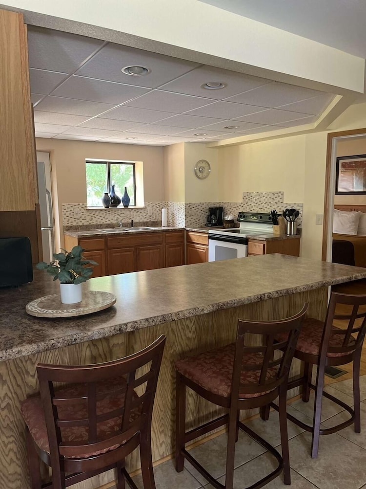 Amber's Inn & Suites - photo 13