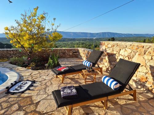 Holiday house Acacia for two with pool Dol — 4-Star Luxury Hotel in Stari Grad, Croatia