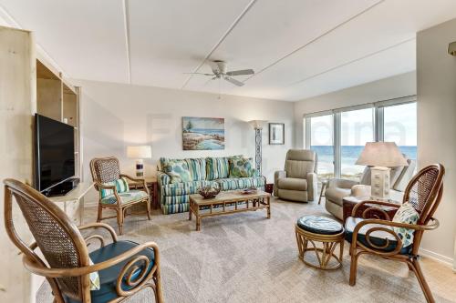 2 Bedroom 2 Bath 3rd floor Oceanfront condo sleeps 6. Oceanfront deck and pool. — 4-Star Luxury Hotel in Fernandina Beach, United States
