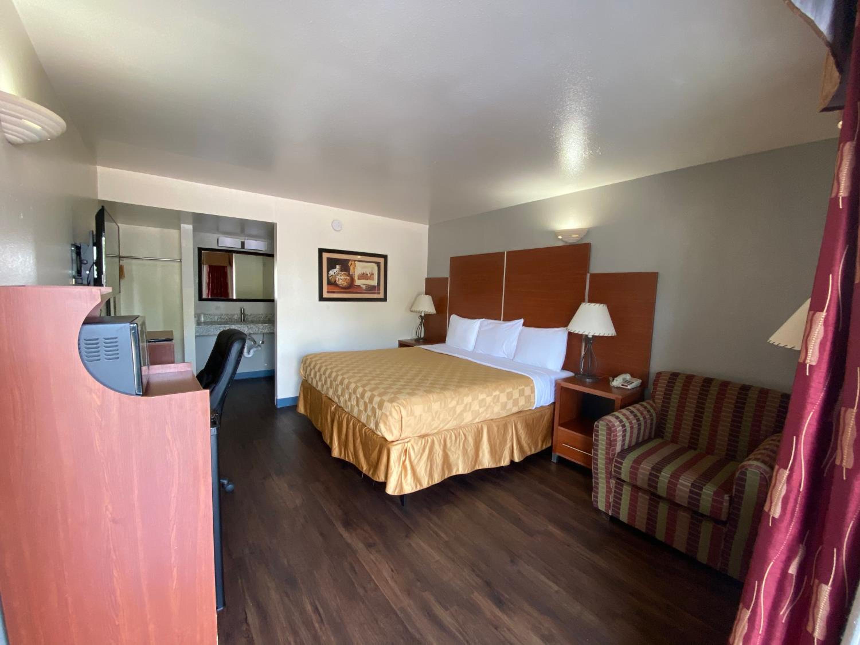 Travelodge by Wyndham Albuquerque West - photo 3