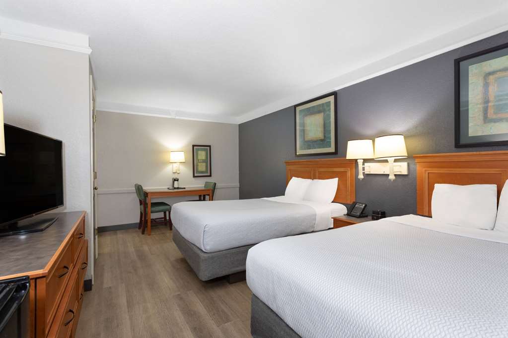 La Quinta Inn by Wyndham Pensacola - photo 9